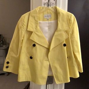 Short yellow blazer